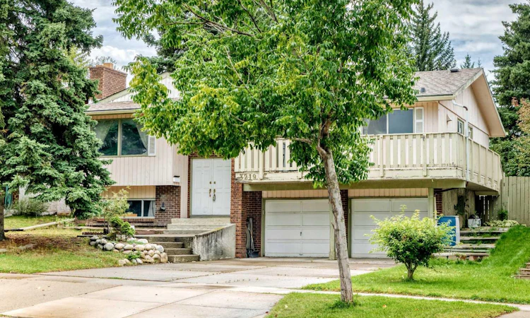 3219 Palliser Drive SW