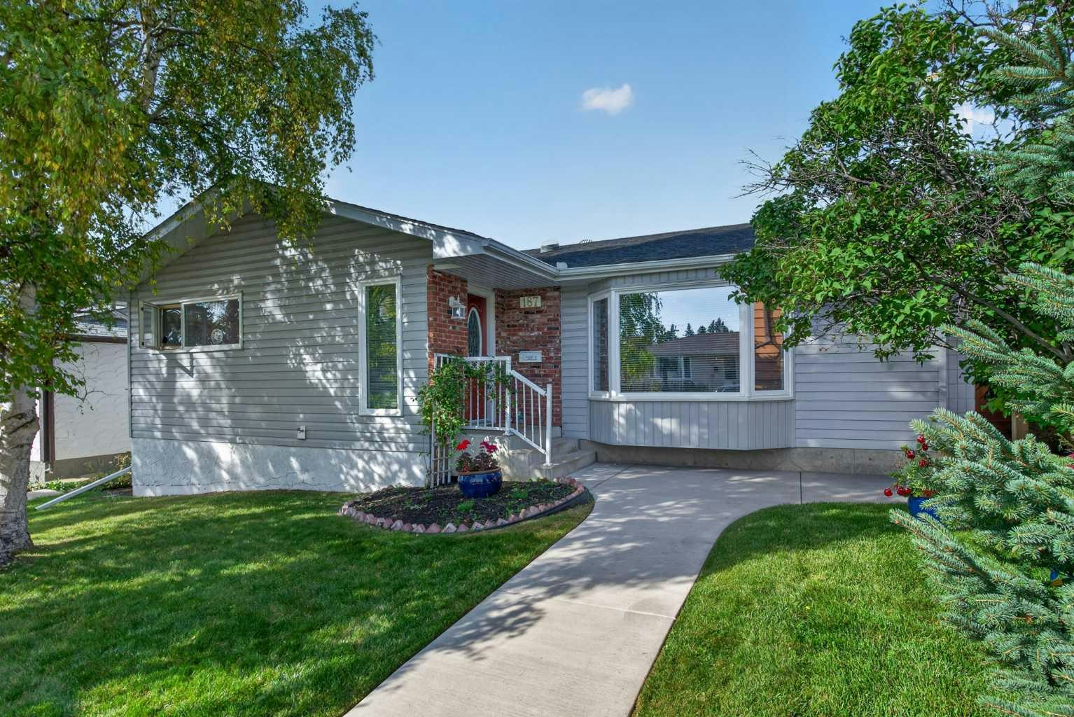 187 Silver Brook Road NW, Calgary, AB, T3B 3H9
