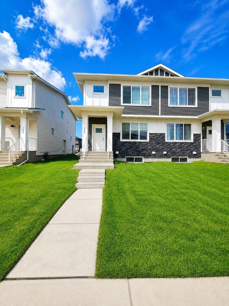 1045 West Lakeview Drive, Chestermere, AB, T1X 2T2