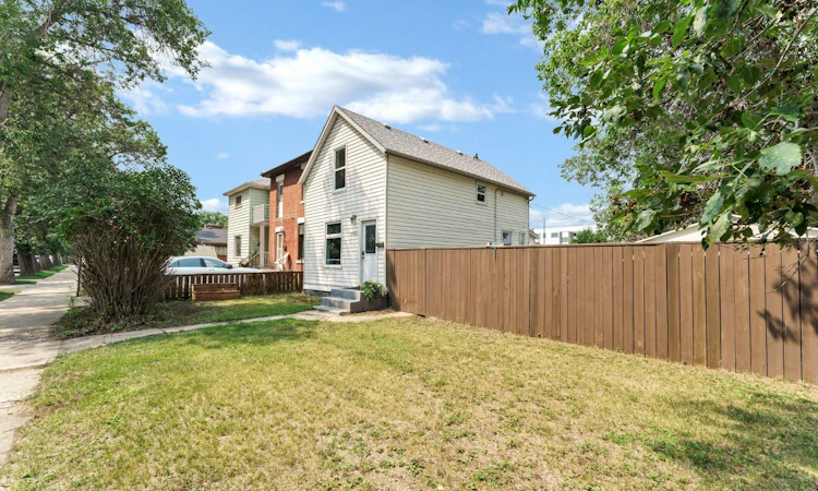 846A 3 Street SE