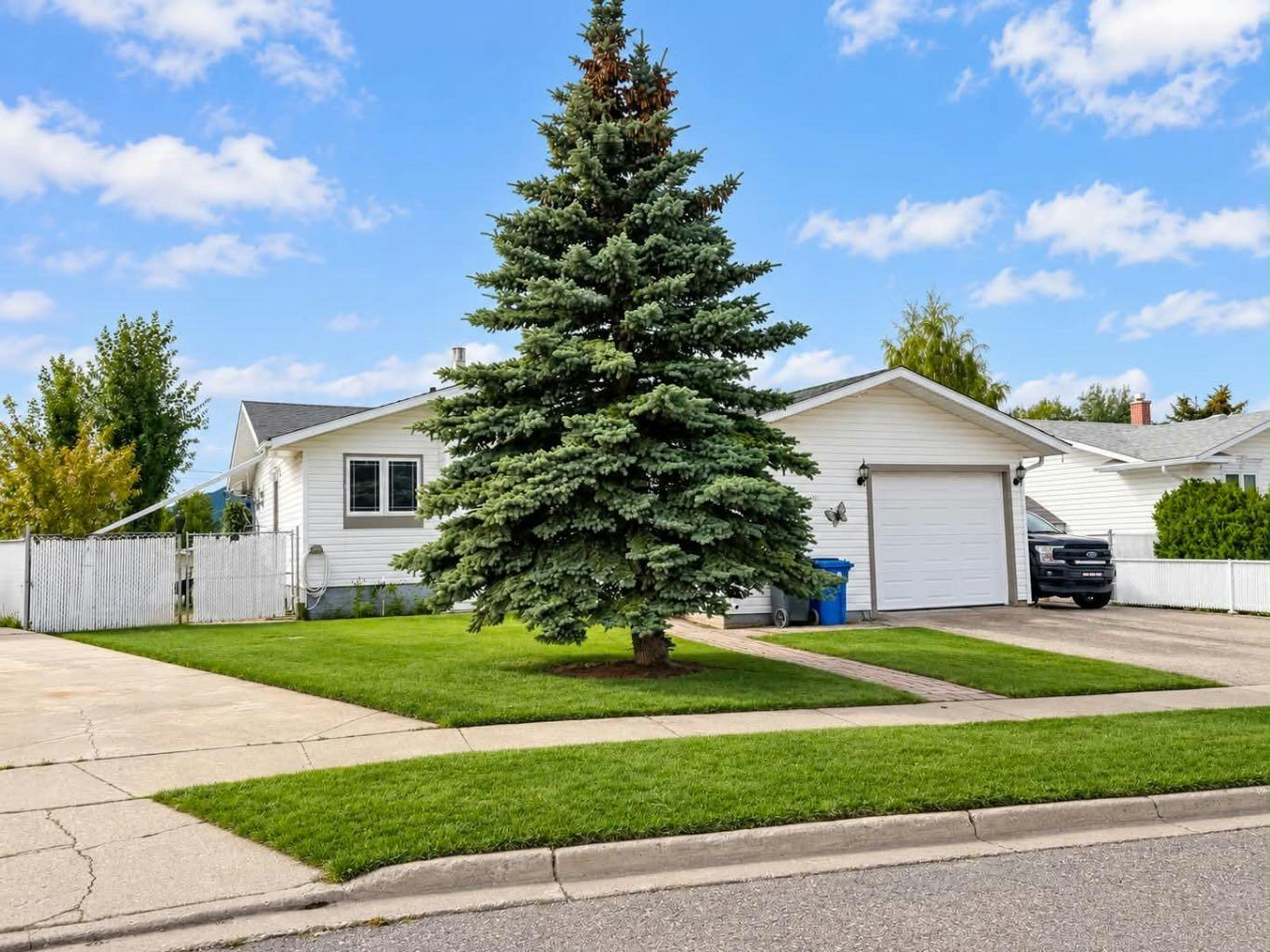 10505 105 Street, Greenview M.D., AB, T0E 0Y0