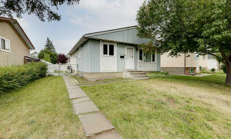 844 Rundlecairn Way NE