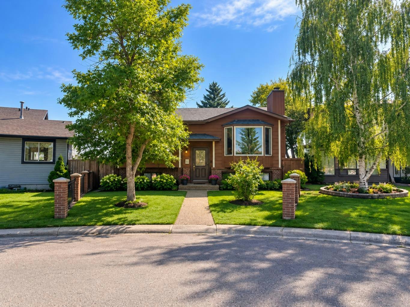27 Castlebrook Court NE, Calgary, AB, T3J 1Z6