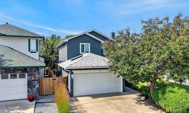 49 Hidden Valley Crescent NW