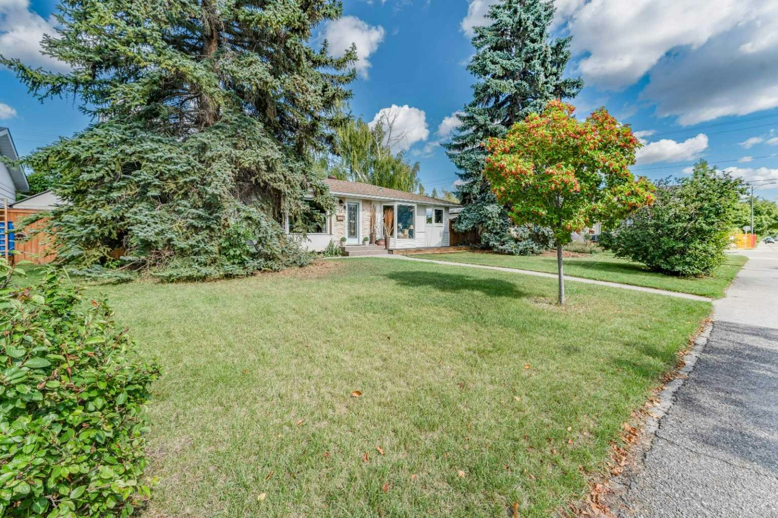 52 Windermere Road SW, Calgary, AB, T3C 3K5