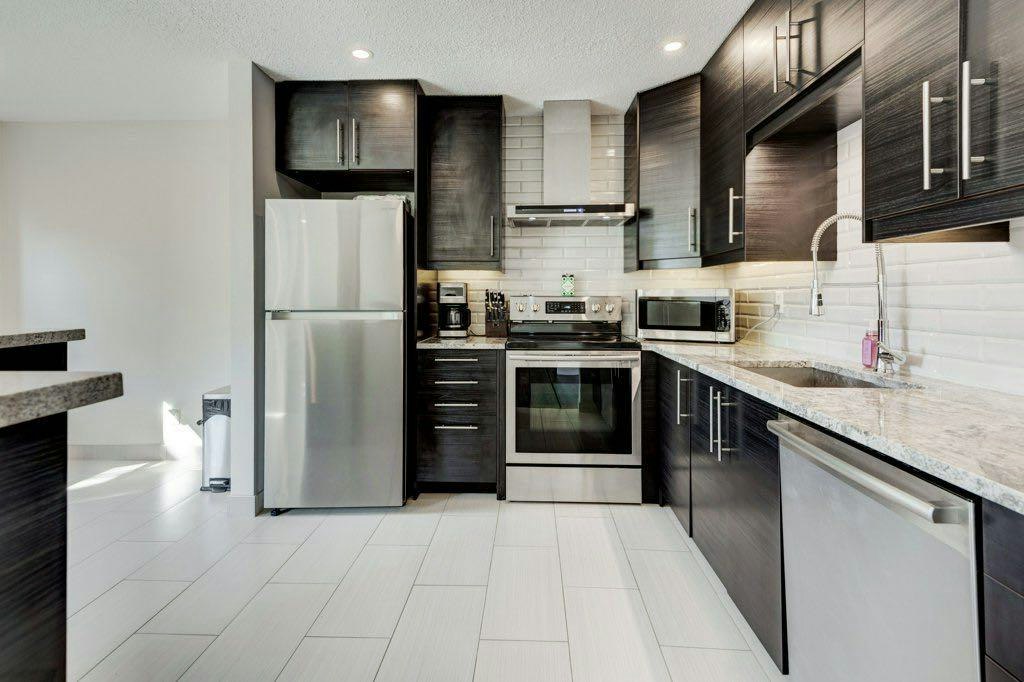 155 Bracewood Way SW, Calgary, AB, T2W 3C3