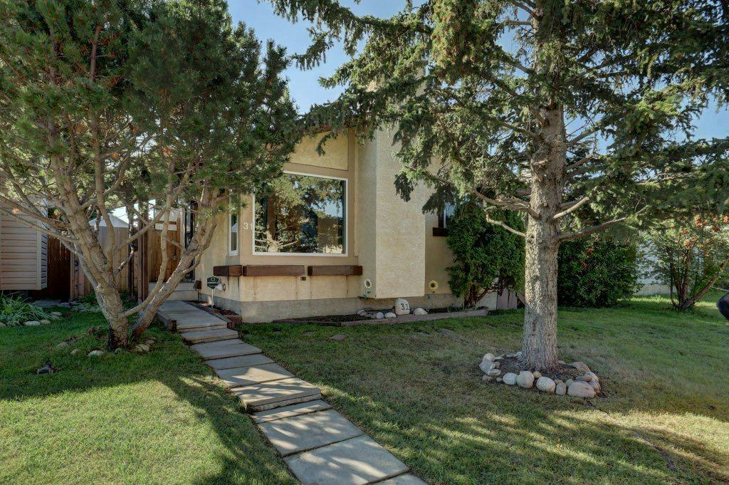 31 Castledale Way NE, Calgary, AB, T3J 1X6
