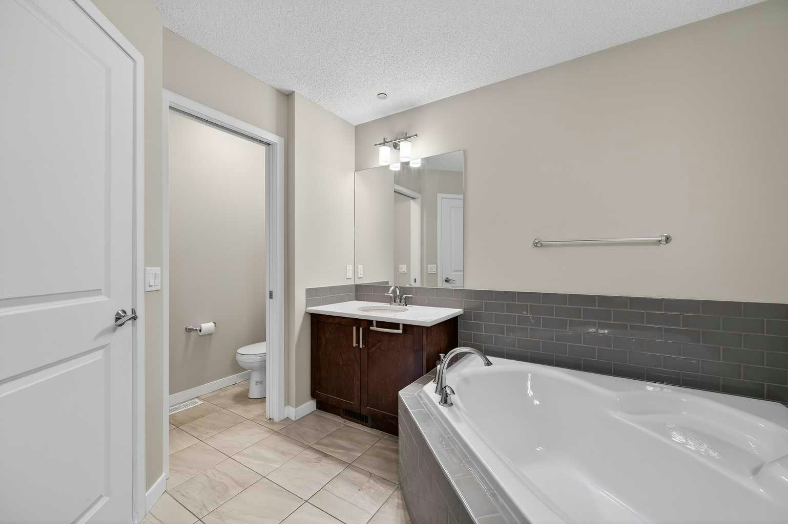 15 Fireside Crescent, Cochrane, AB, T4C 2L4 - 30