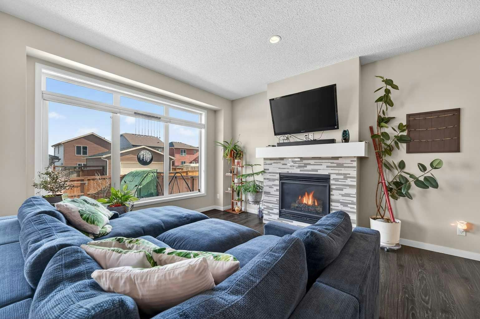 15 Fireside Crescent, Cochrane, AB, T4C 2L4 - 15