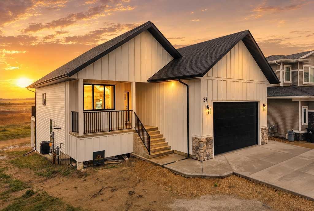 37 Maclean Close, Blackfalds, AB, T4M 0H4