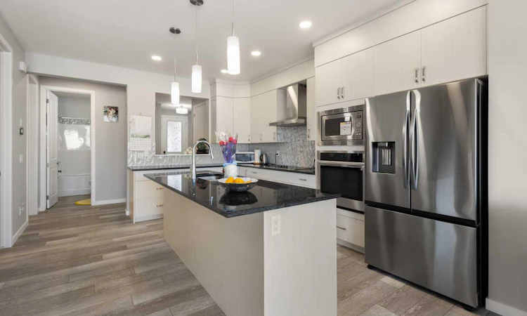 35 Lucas Passage NW
