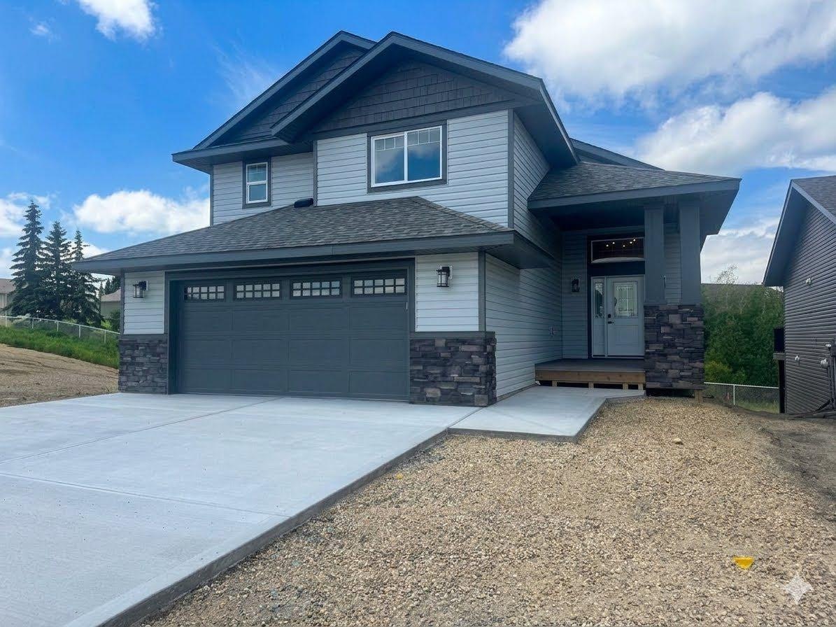8 Henner's Place, Lacombe, AB, T4L 1Y9