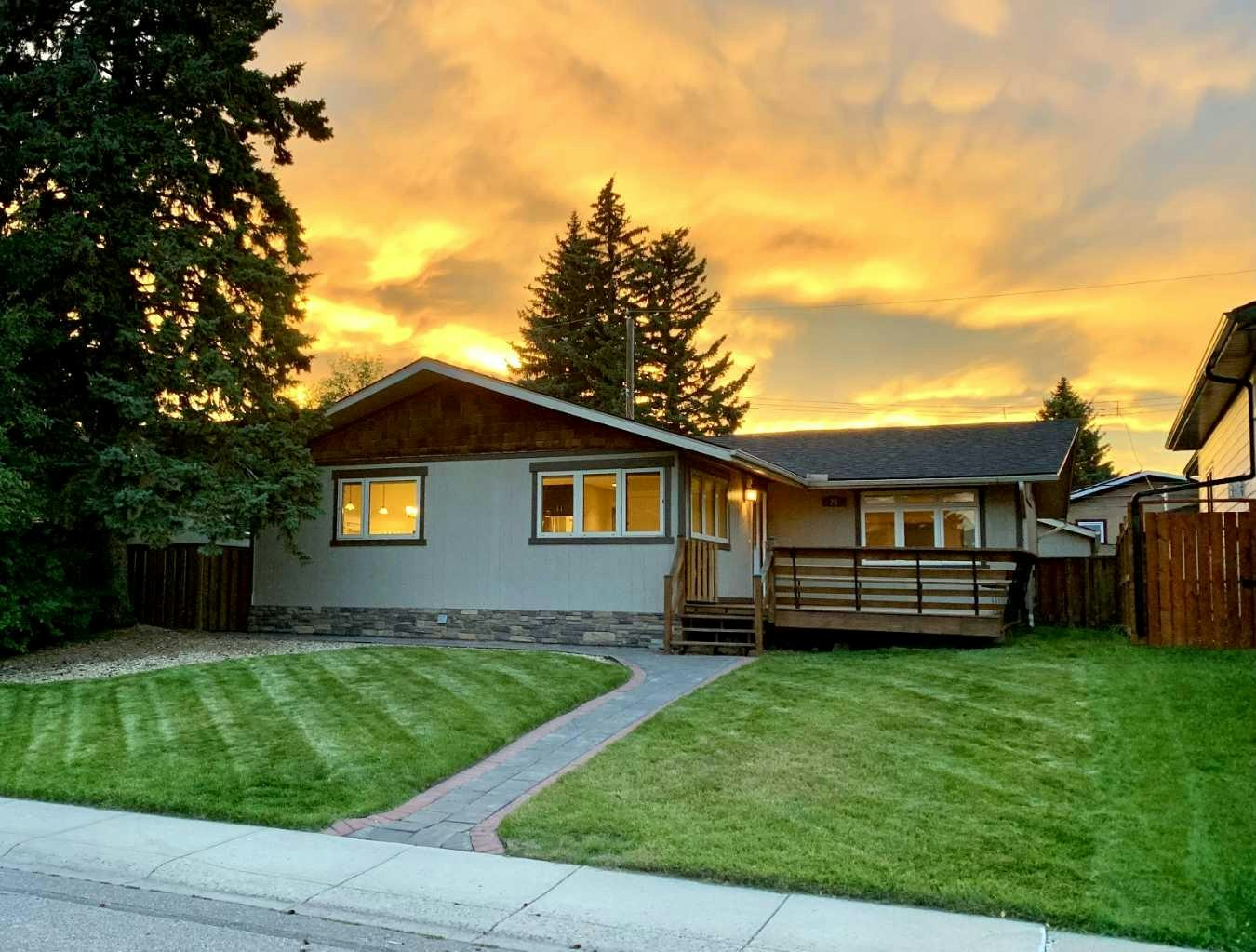 23 Brown Crescent NW, Calgary, AB, T2L 1N4