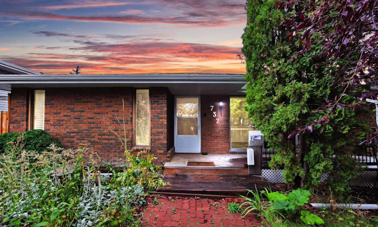 732 Sabrina Road SW