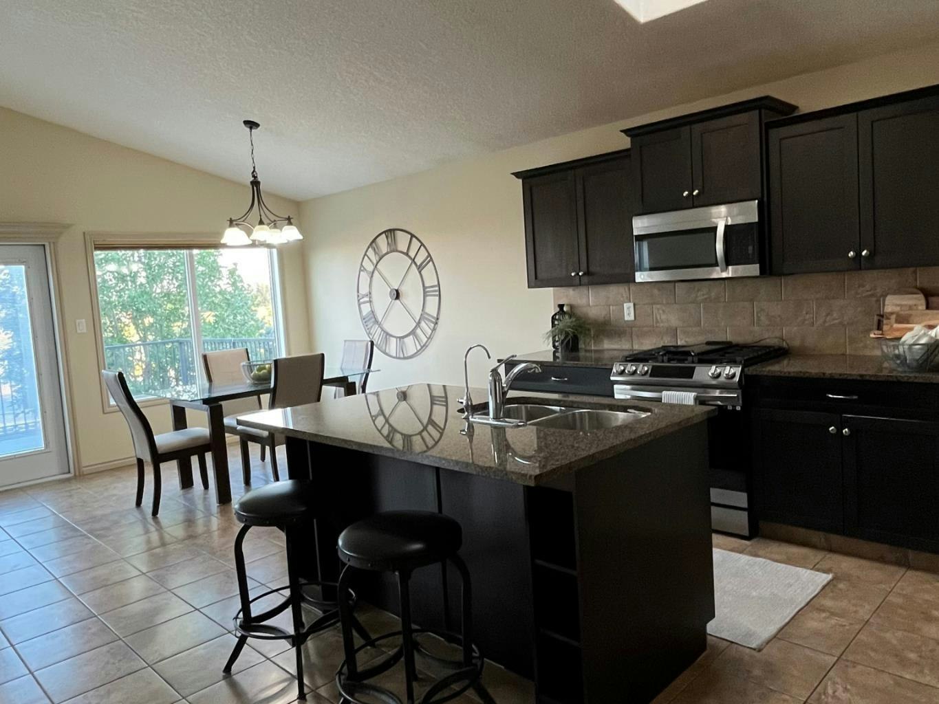 226 Gateway Manor S, Lethbridge, AB, T1K 5S1 - 3