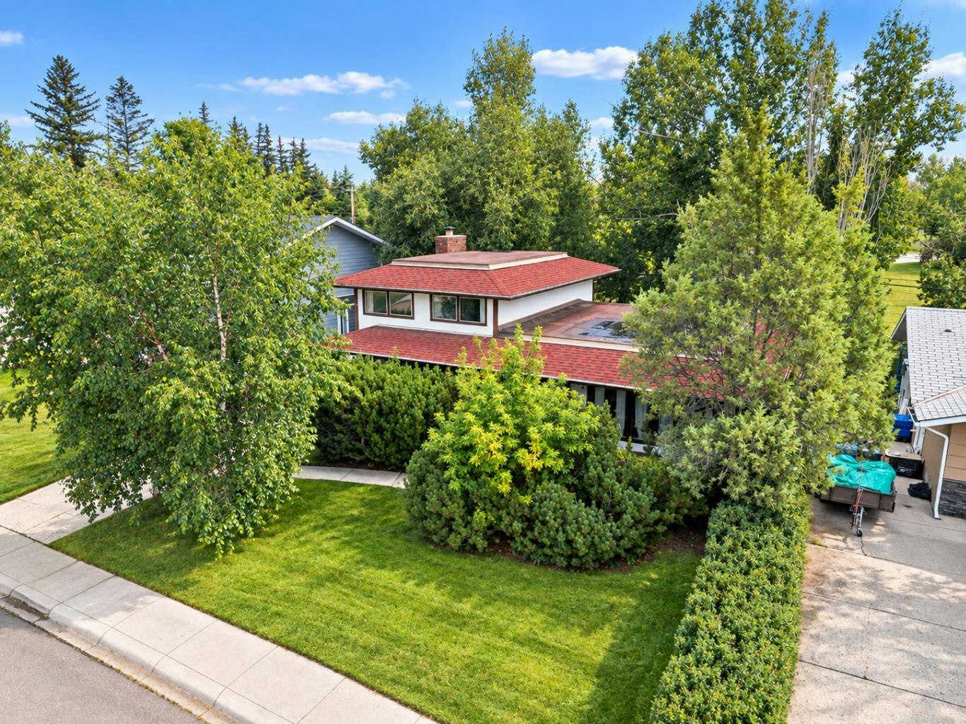 24 Mapleglade Close SE, Calgary, AB, T2J 2G9