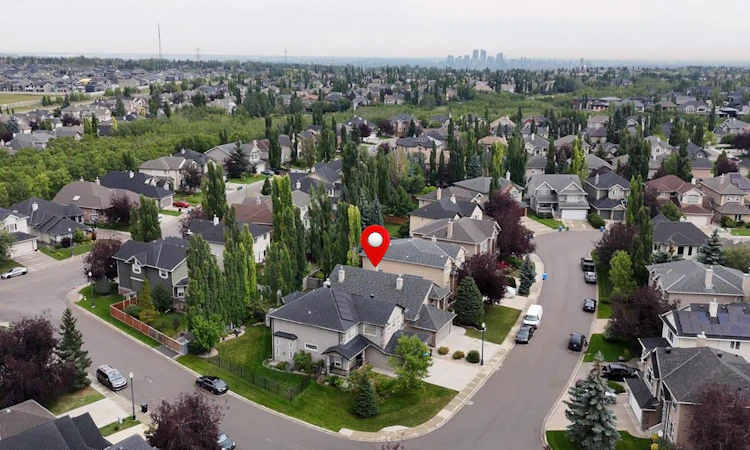 133 Strathlea Court SW