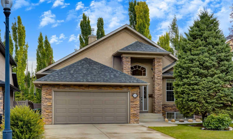 133 Strathlea Court SW