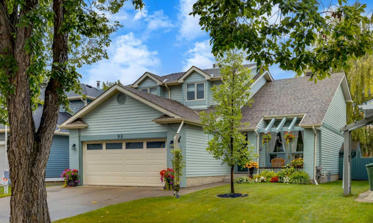 35 Millrise Way SW