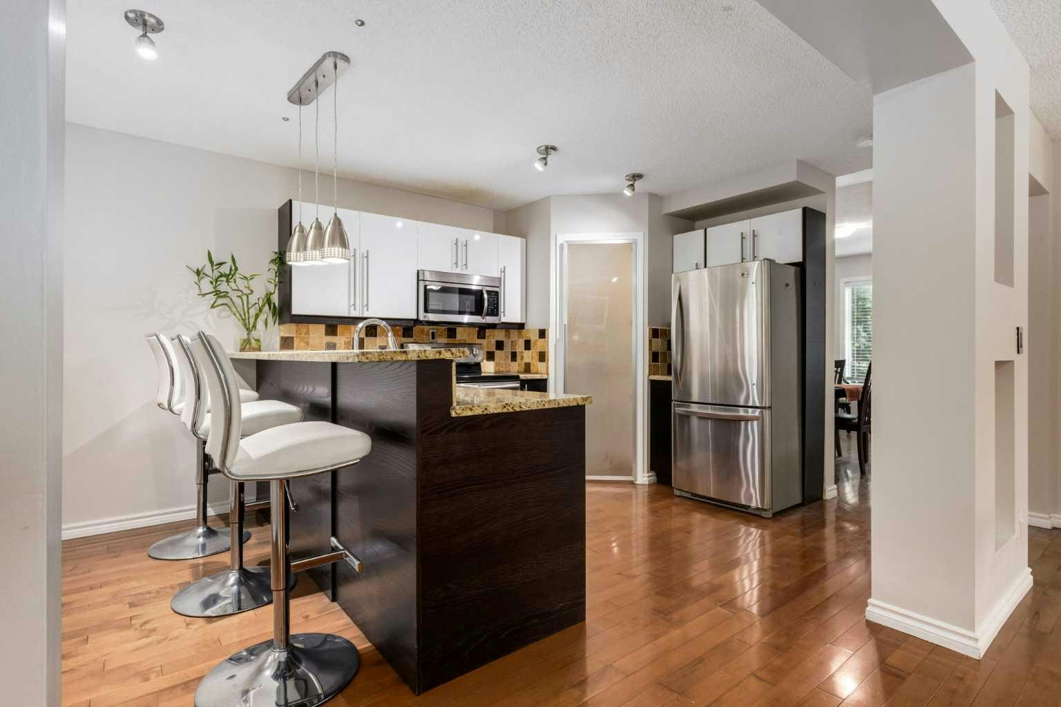 8-2132 35 Avenue SW, Calgary, AB, T2T 2E3