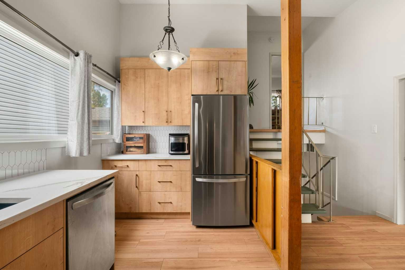 726 68 Avenue SW, Calgary, AB, T2V 0N2