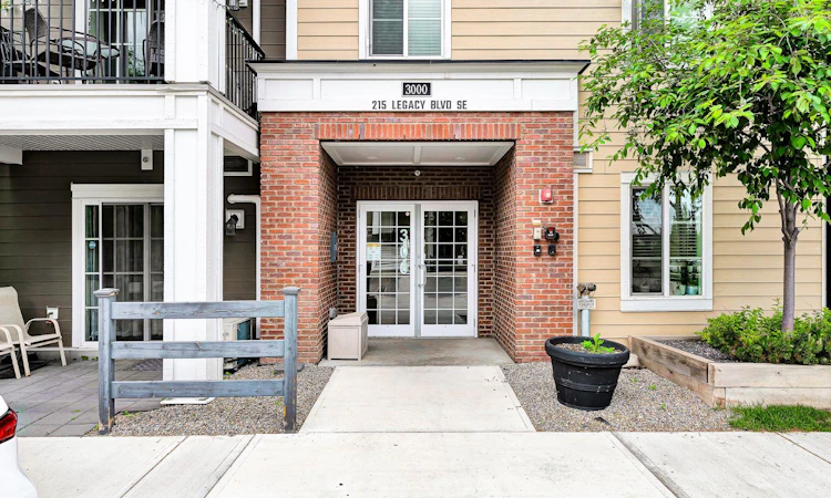 3305-215 Legacy Boulevard SE