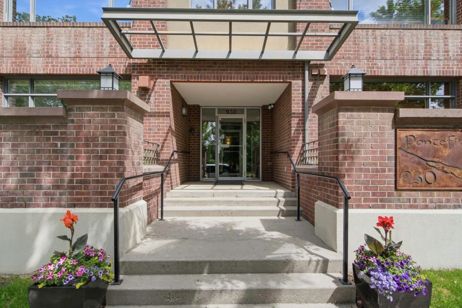 438-930 Centre Avenue NE, Calgary, AB, T2E 9C8
