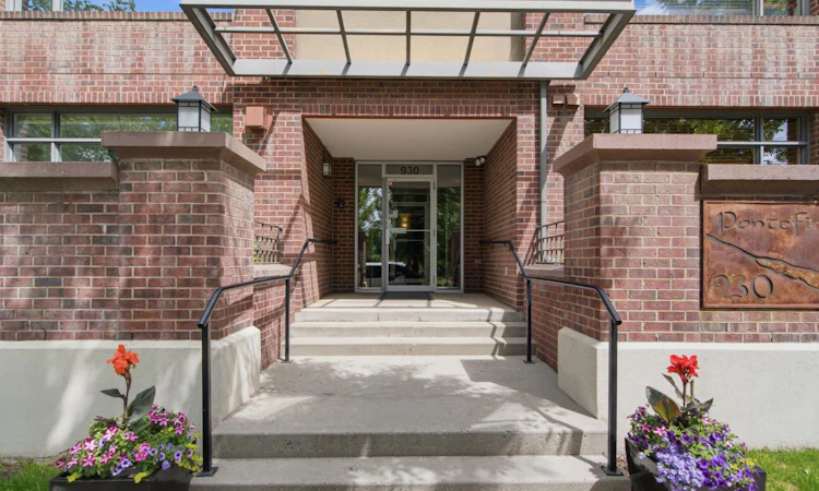 438-930 Centre Avenue NE