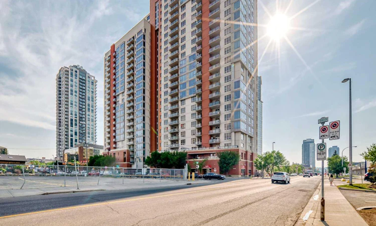 1812-1053 10 Street SW