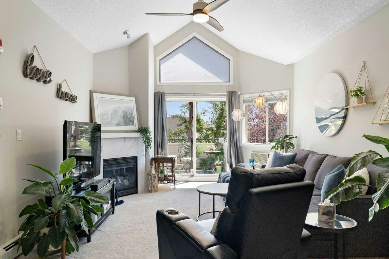 1301-7451 Springbank Boulevard SW, Calgary, AB, T3H 4K5
