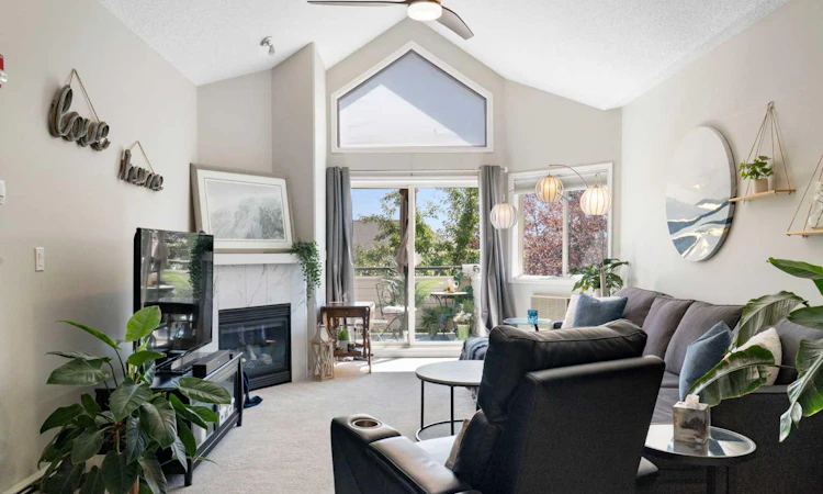 1301-7451 Springbank Boulevard SW