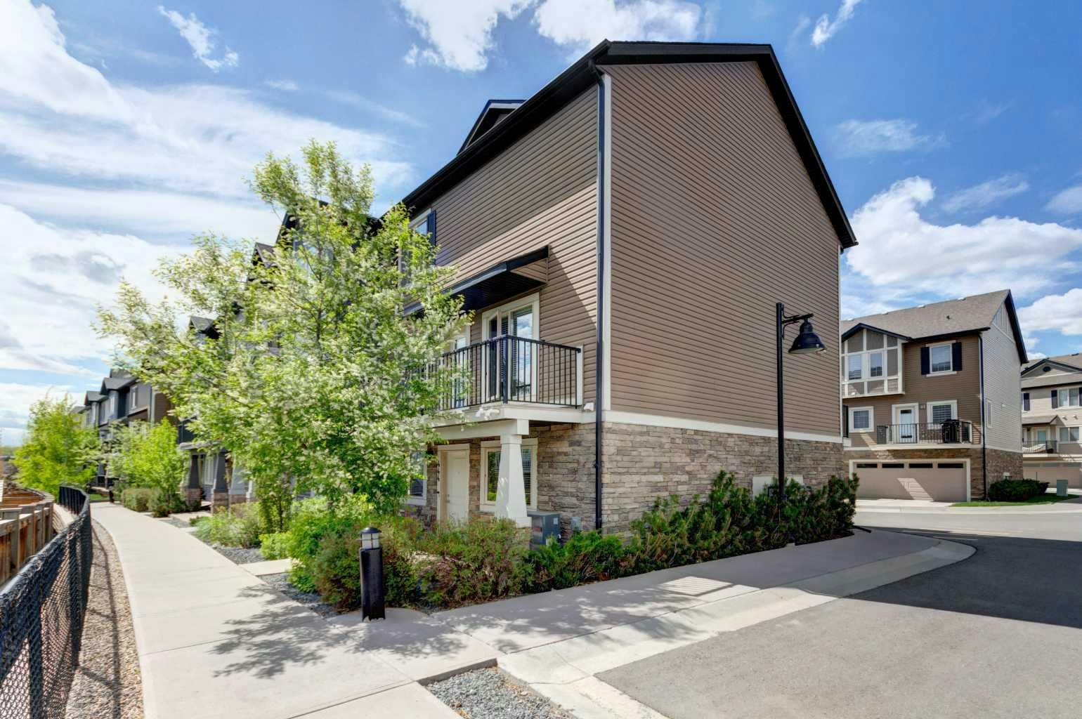 444 Legacy Point SE, Calgary, AB, T2X 3Z3