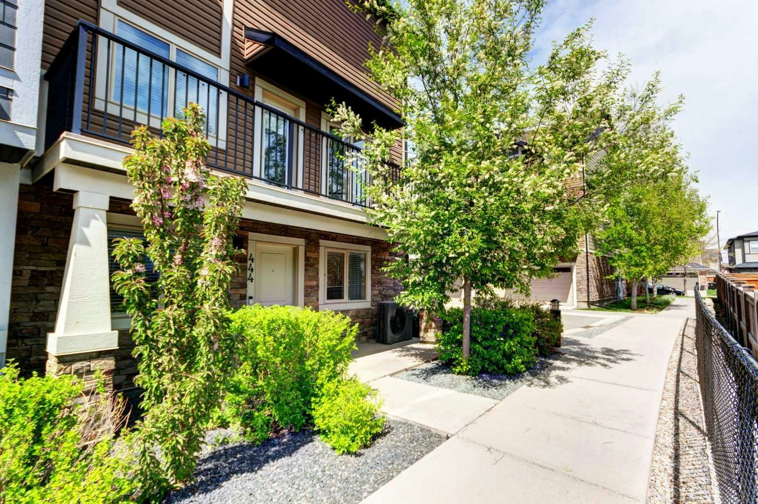 444 Legacy Point SE, Calgary, AB, T2X 3Z3