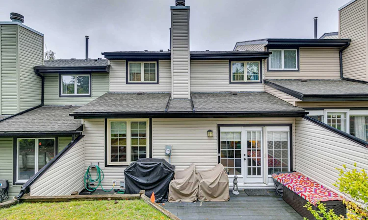22-448 Strathcona Drive SW