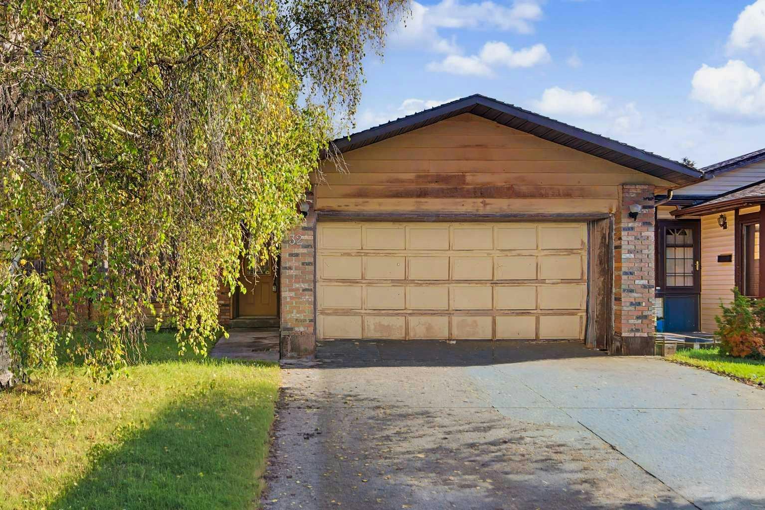 32 Deersaxon Circle SE, Calgary, AB, T2J 6R5