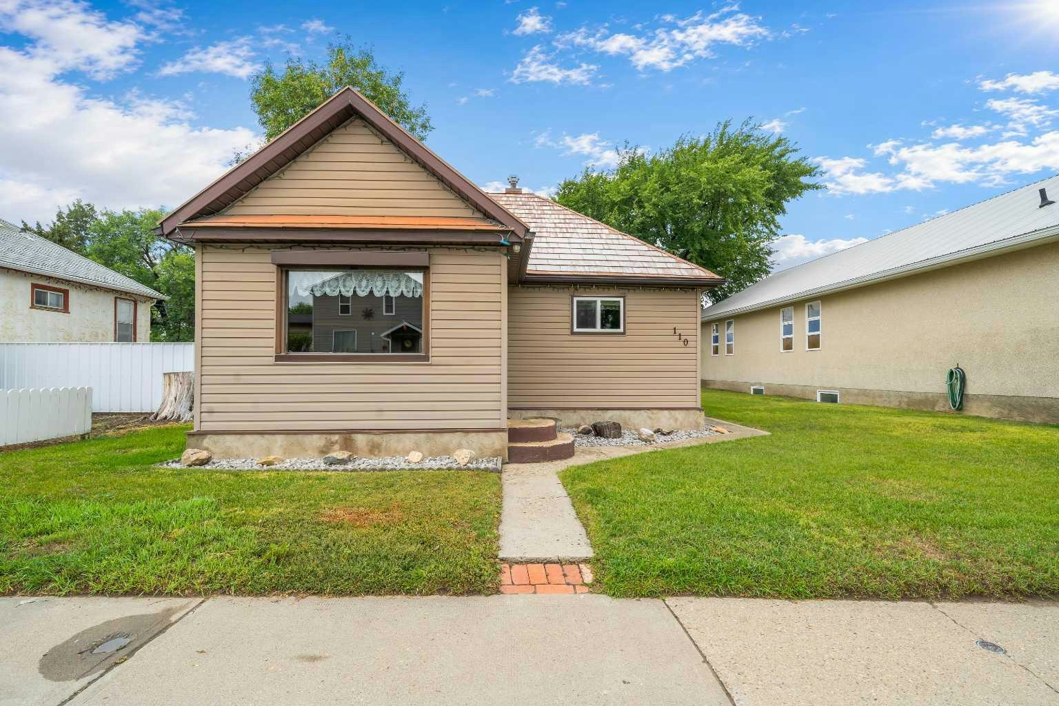 110 2 Avenue W, Bow Island, AB, T0K 0G0