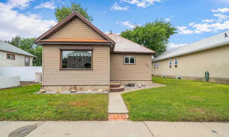110 2 Avenue W