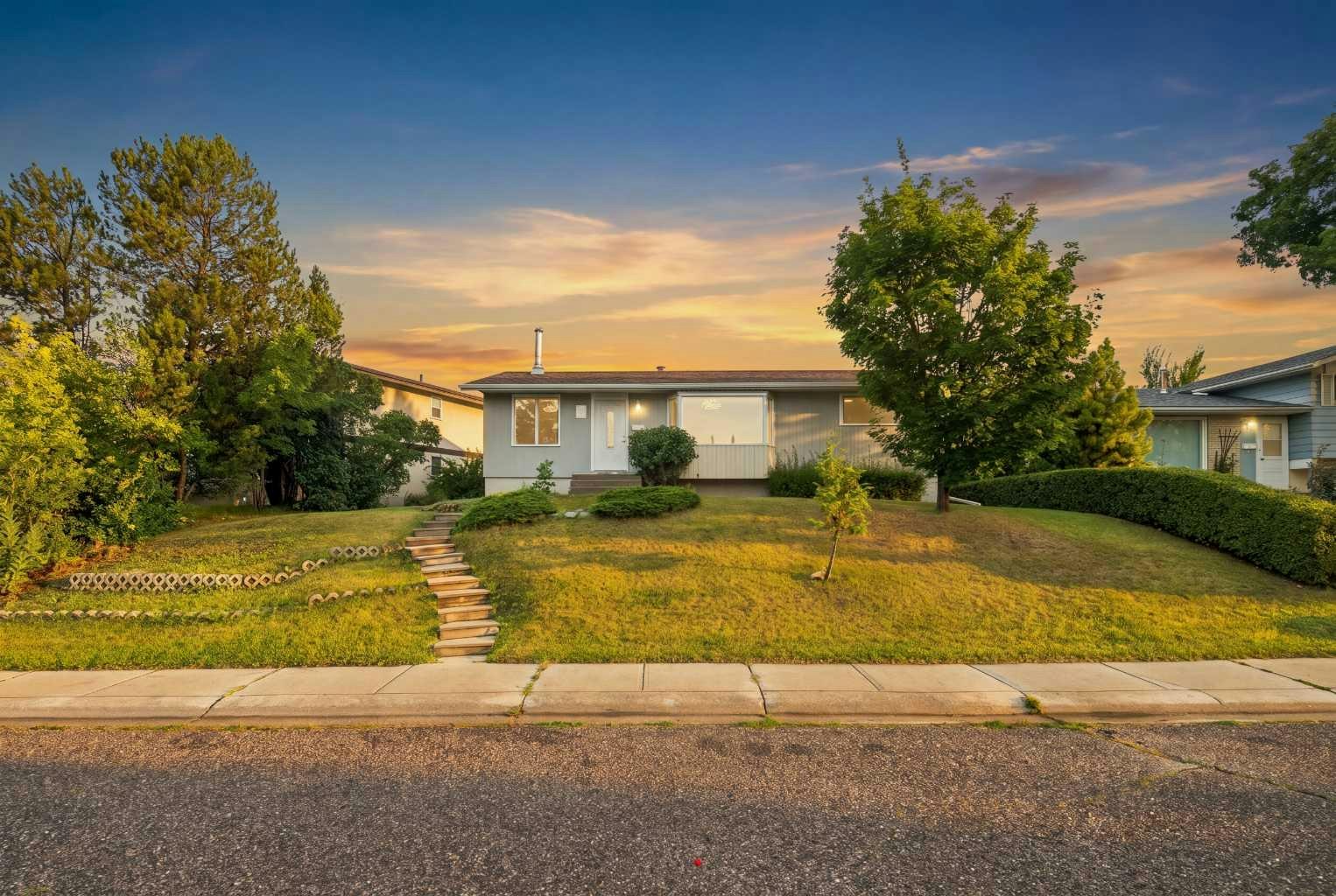 248 Huntcroft Road NE, Calgary, AB, T2K 4E2