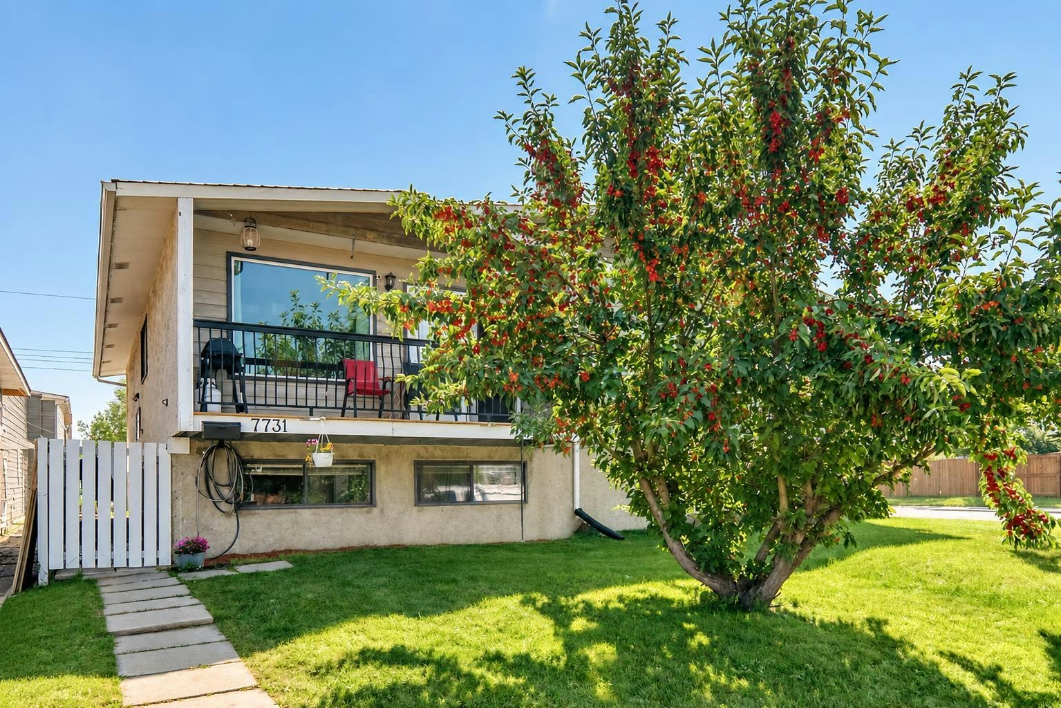 7731 47 Avenue NW, Calgary, AB, T3B 1Y9