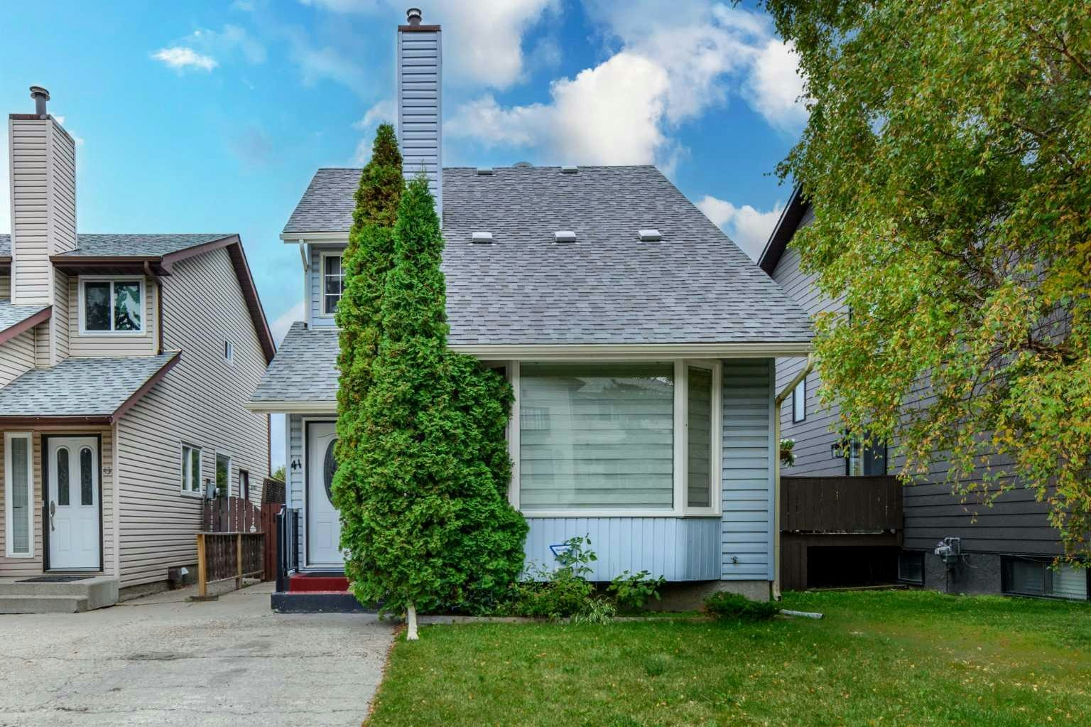 41 Edgeford Way NW, Calgary, AB, T3A 2S9