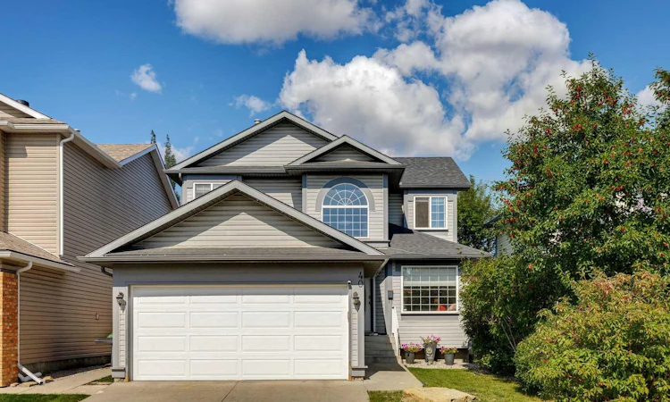 40 Country Hills Bay NW