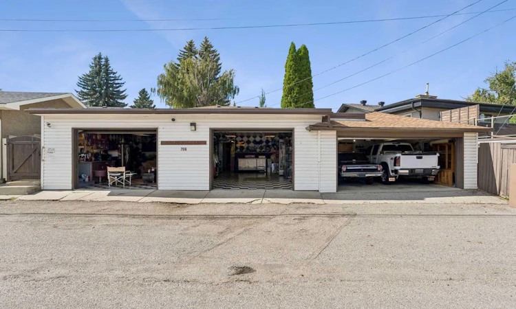 708 Lake Bonavista Drive SE