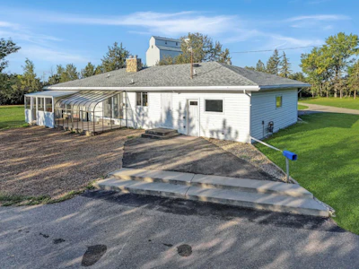 122 Railway Avenue NE - 4