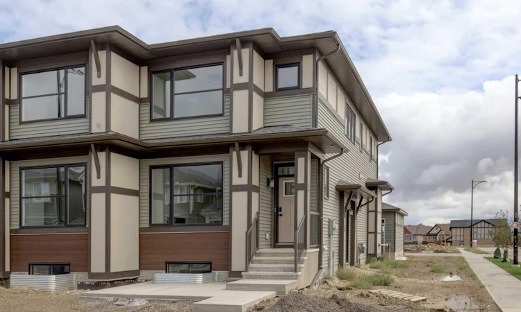 2002 Cobblebrook Crescent SW