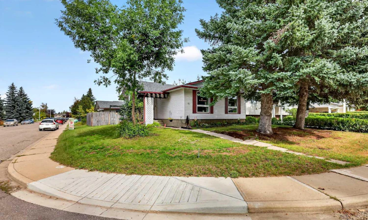 12 Brentwood Drive E