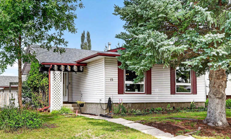 12 Brentwood Drive E