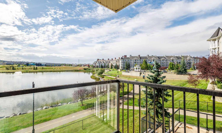 207-108 Country Village Circle NE