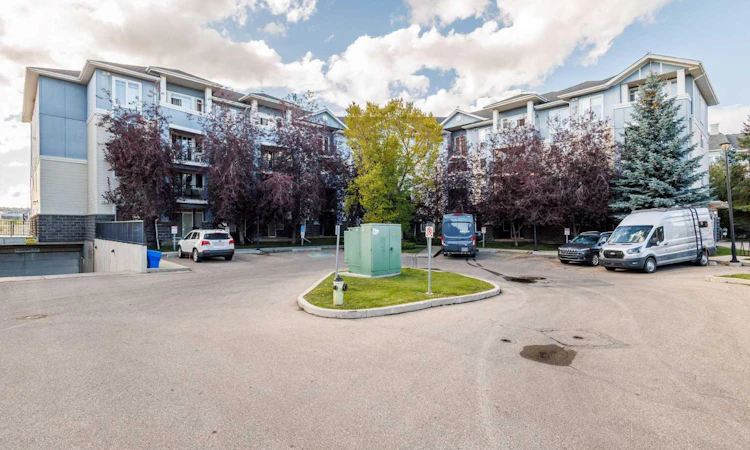 207-108 Country Village Circle NE