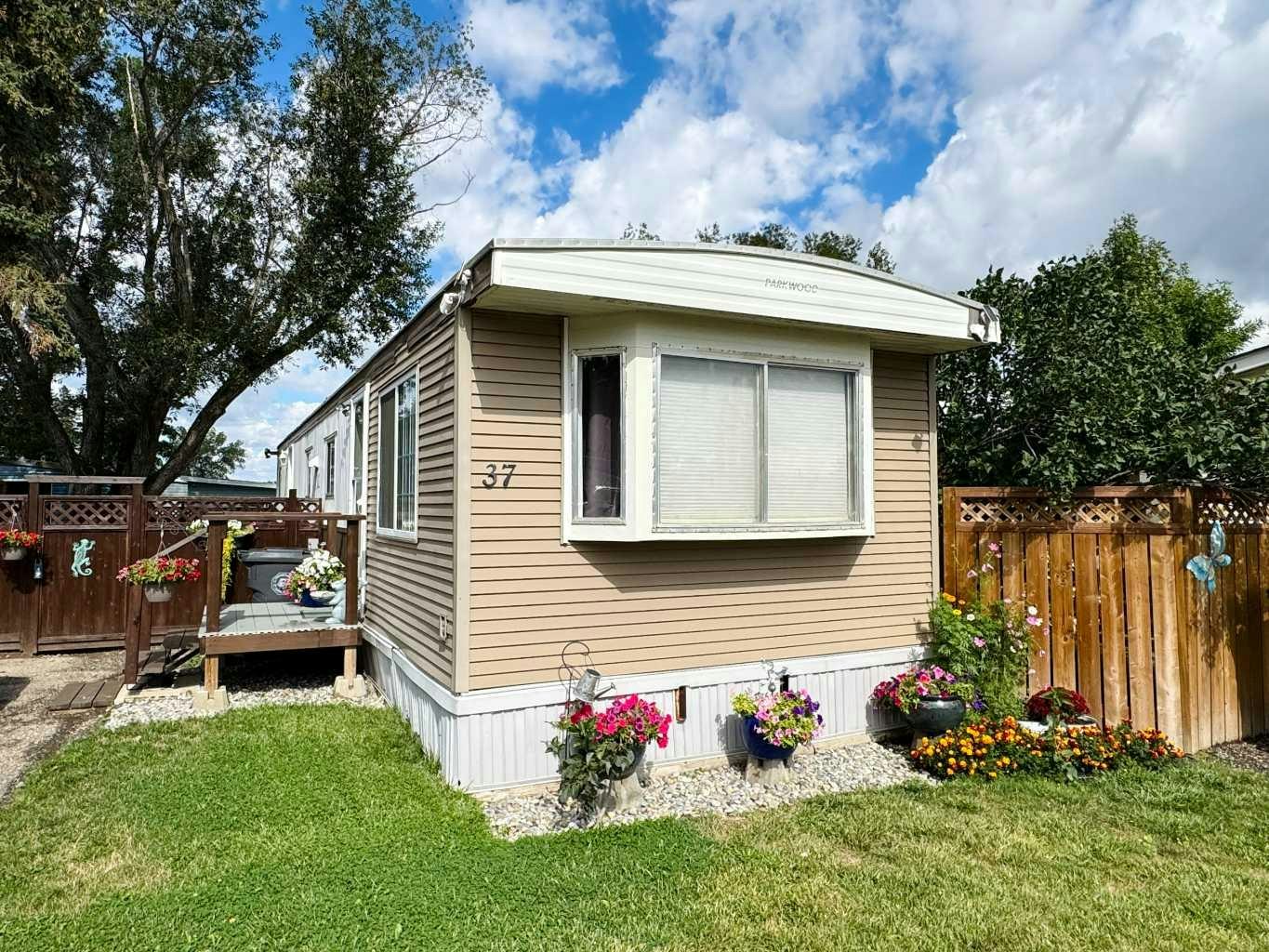 37-5301 2 Street, Coalhurst, AB, T0L 0V0