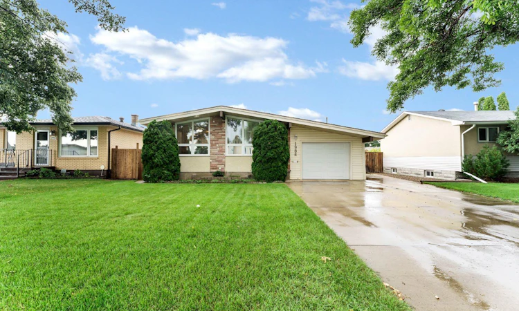 1988 28 Street SE